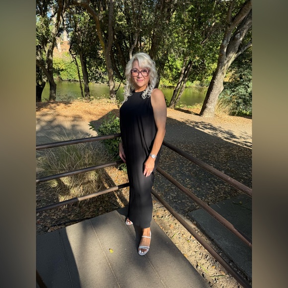 I'm Live - Like this listing to be notified when I go Live! Thanks poshers! - Picture 4 of 11